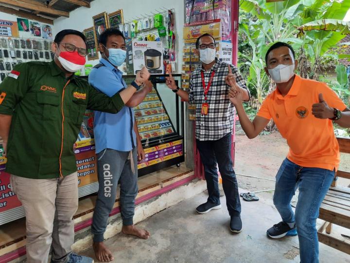 Indosat Serahkan Hadiah Q3 Di Outlet Malika
